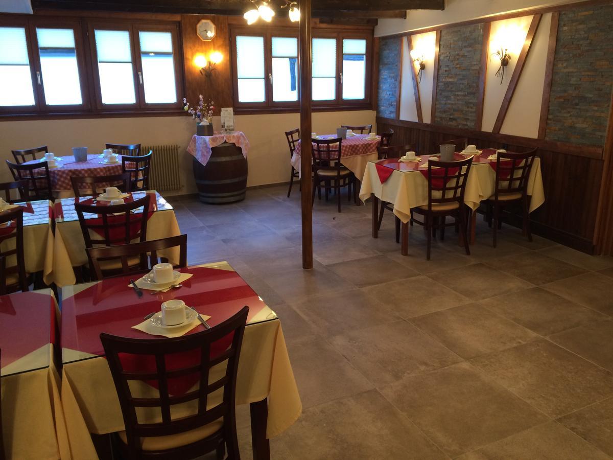 Auberge Des Trois Chateaux Eguisheim Exterior foto